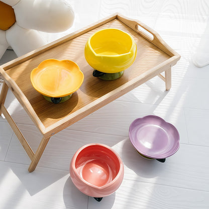 Clean lines, calming colors, and a chill cat—it’s a vibe. The kind of mealtime serenity both you and your pet deserve.