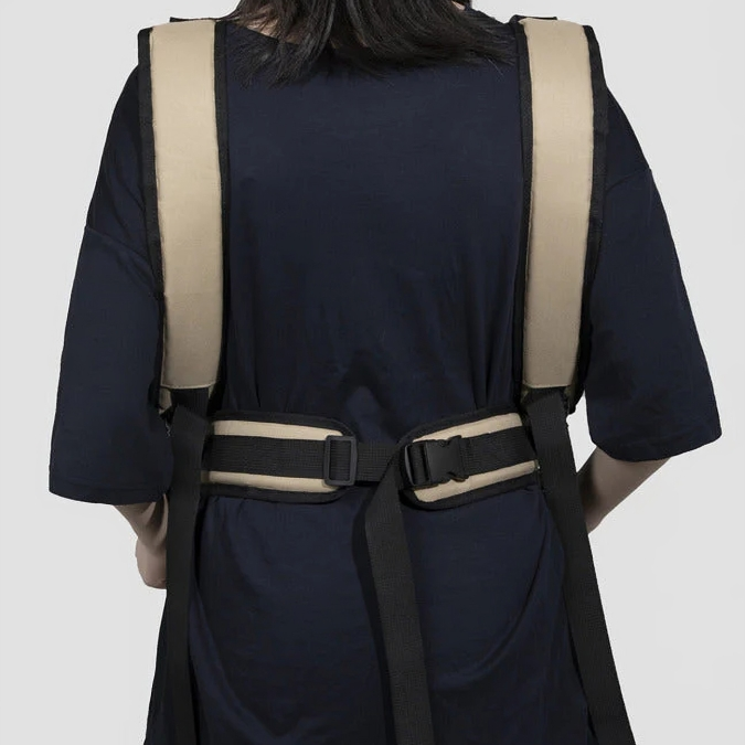 Features adjustable shoulder straps for a custom, comfortable fit, providing both comfort for you and safety for your pet.-KtKitty