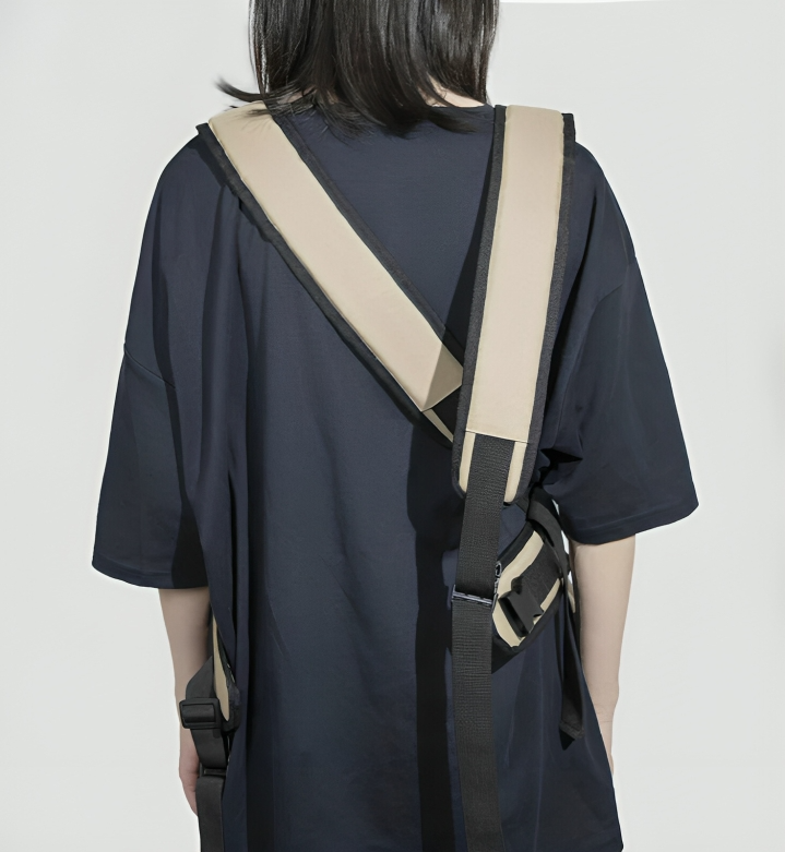 This luxury cat backpack keeps your pet cozy and secure, ideal for outdoor excursions or daily trips to the park.