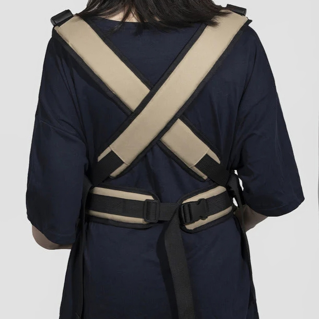 Designed to comfortably hold cats up to 6kg, this luxury carrier offers enough space for your pet while keeping them secure and relaxed.-KtKitty