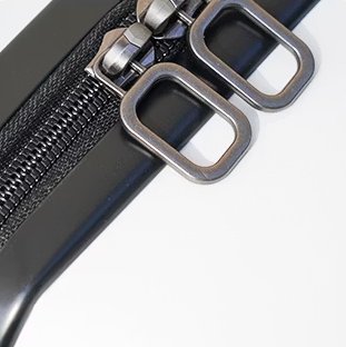 Breathable Mesh Panel on Cat Trolley Case for Maximum Airflow