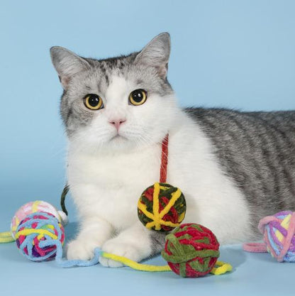 The durable design of the yarn ball toy, ideal for teething kittens.