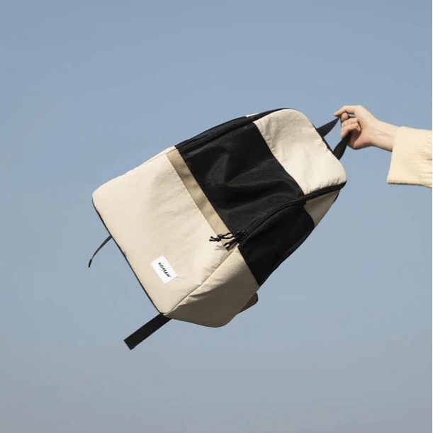 Premium waterproof fabric keeps your cat dry in unexpected weather-KtKitty